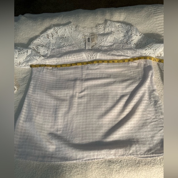 Chico's White Sheer Lace Cutout Sleeve Blouse size 2 /L - Picture 15 of 16